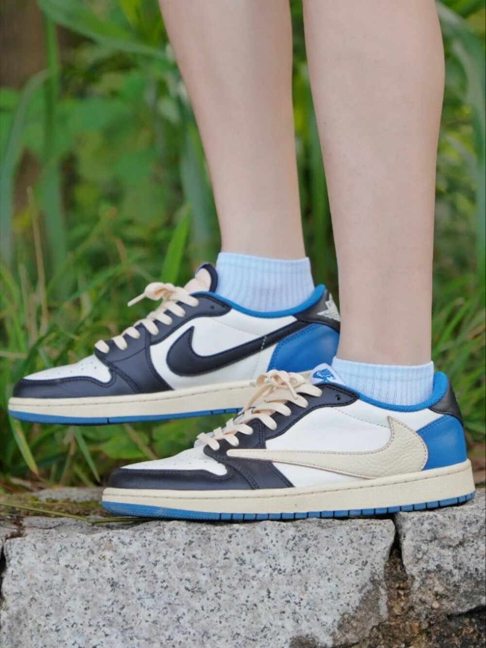 Jordan x Travis Scott x Fragment Design Air Jordan 1 Low OG Lightning Hook 2.0